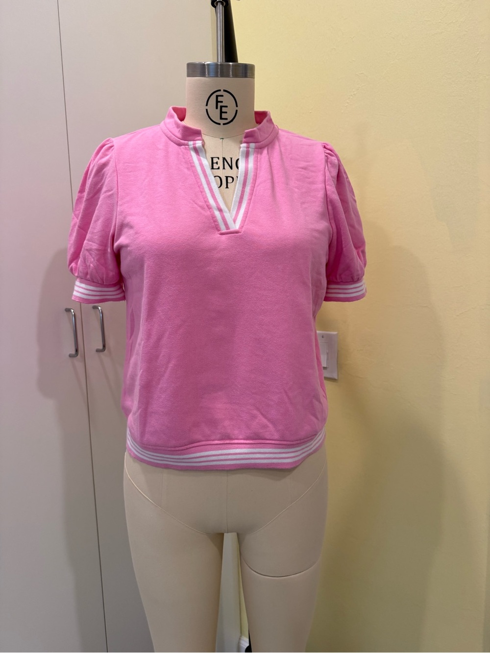 crown & ivy Pink Puff-Sleeve Split Neck Top